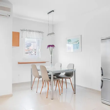 Διαμέρισμα Brightflat Μακάρσκα